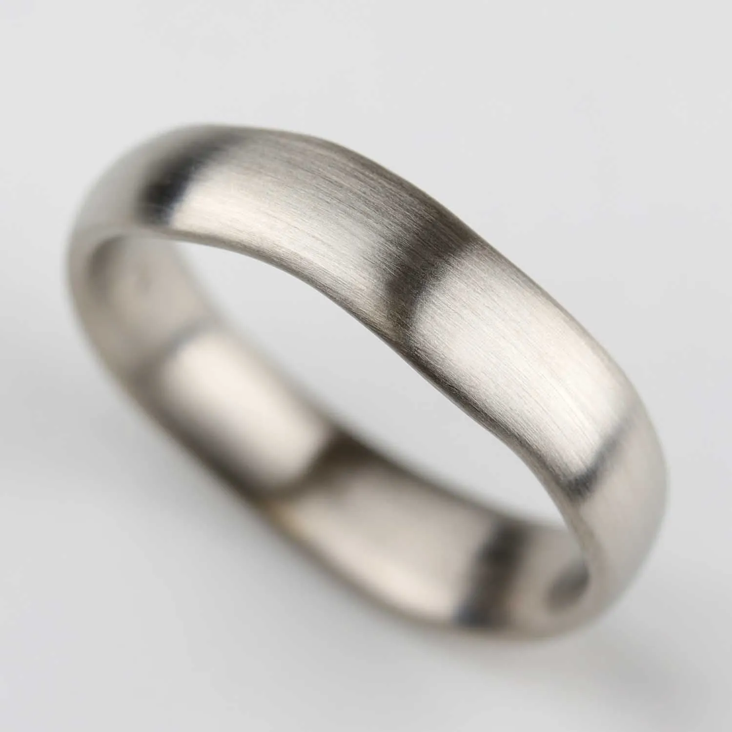 5mm Sculpted Band