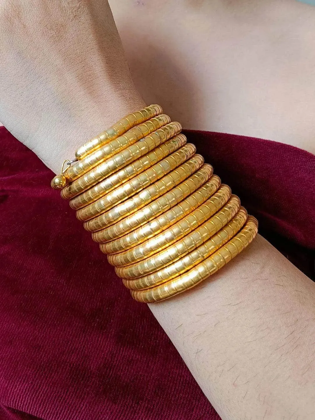 Anushka Sen In Stackable Bracelets Gold