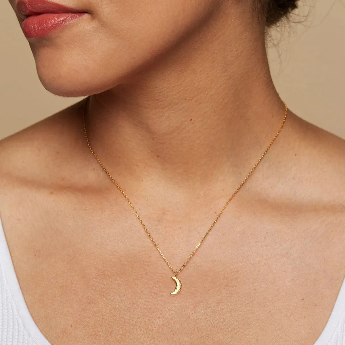 Bestow Light Crescent Moon Necklace NG061-MOON