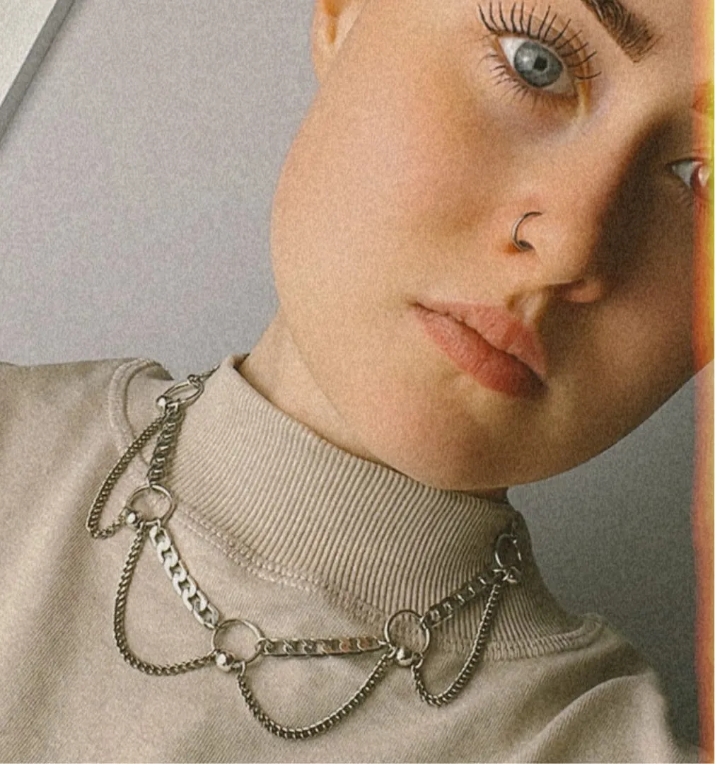 CHANGE OF HEART. Pierced Chain Drop Choker - Gold