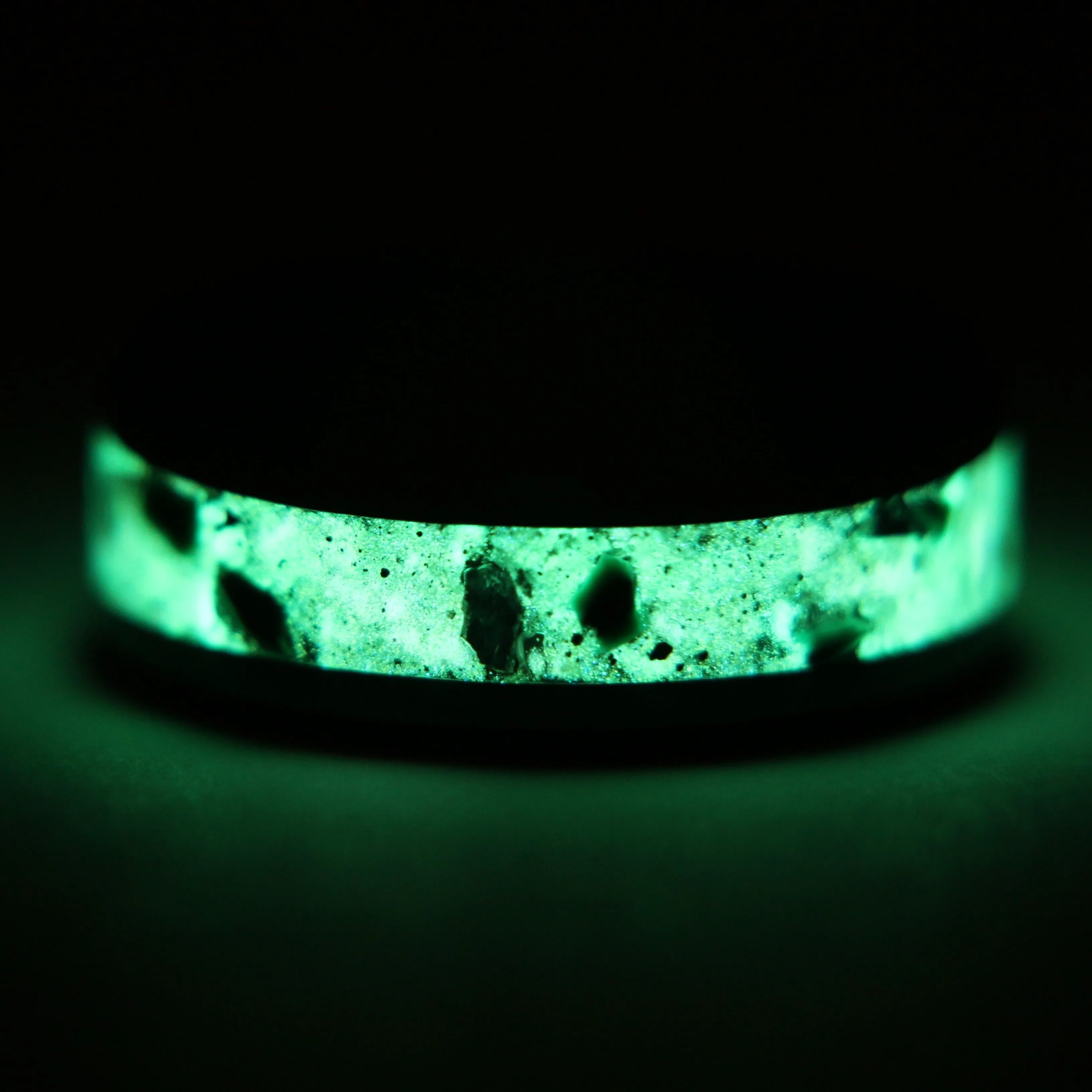 Deep Space Black Ceramic Glowstone Ring