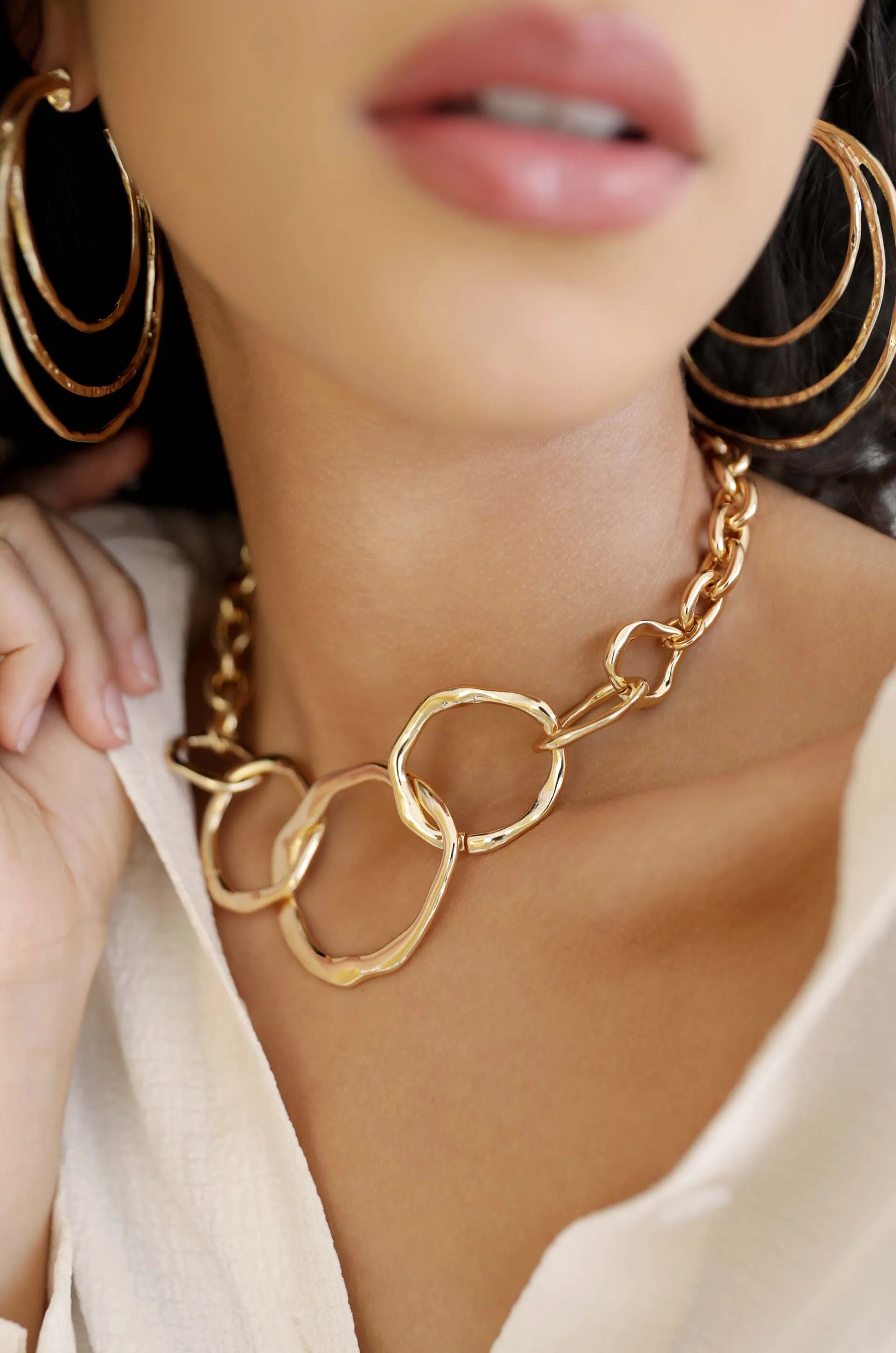 Interlocking Gold Drip Circles Necklace