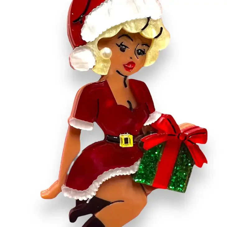 Lipstick & Chrome : Christmas Belle Brooch - Sable [PRE-ORDER]