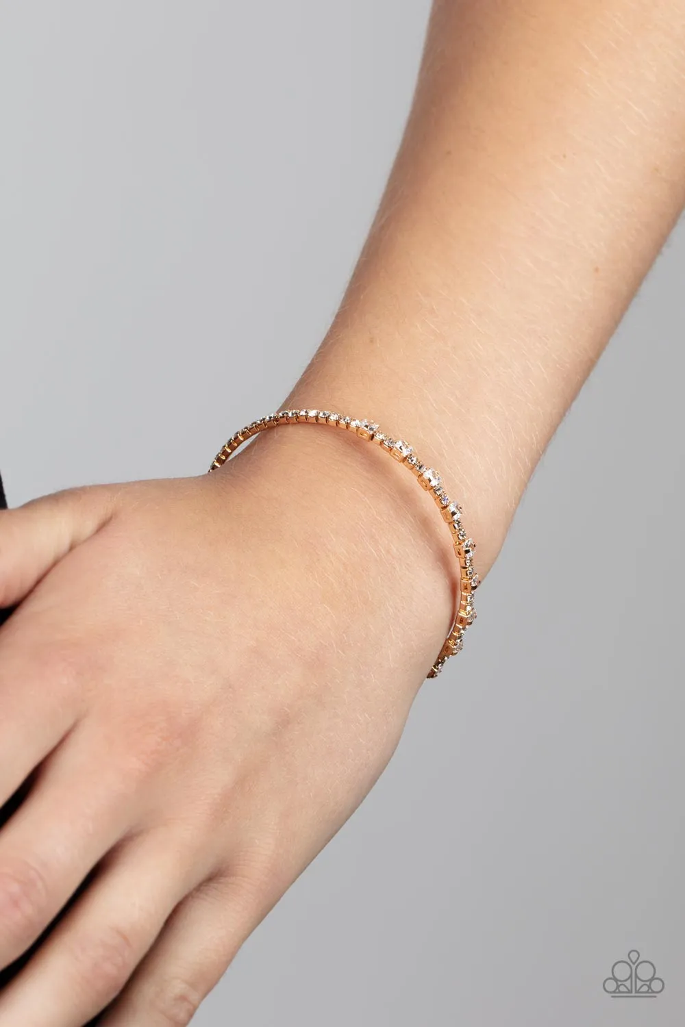 Paparazzi Timelessly Tiny - Gold Bracelet